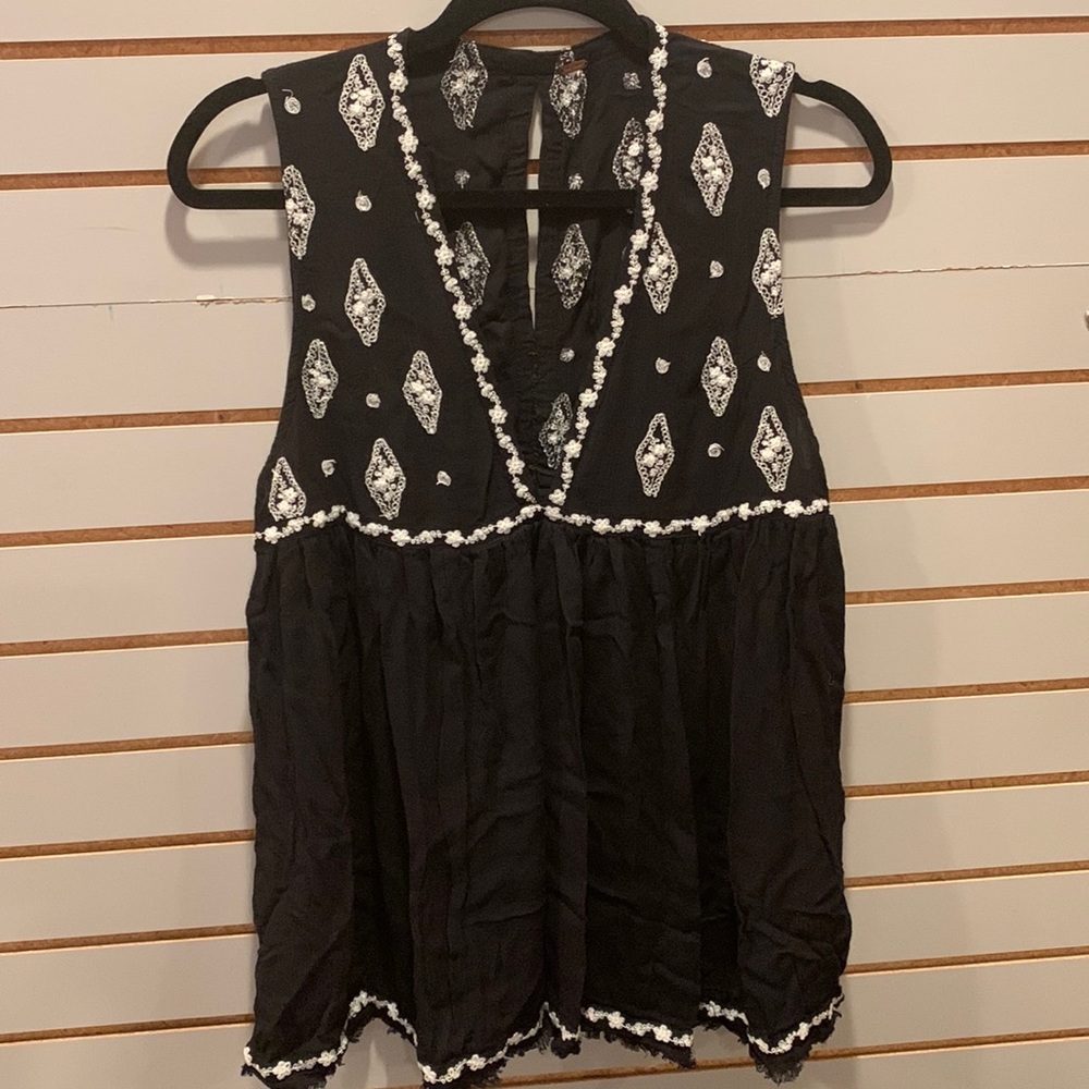 Free People black embroidered baby doll tank. Exquisite detail. Oversized M